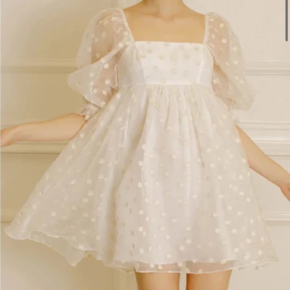 Storia White Daisy tiered romantic babydoll  Dress size Large EUC!